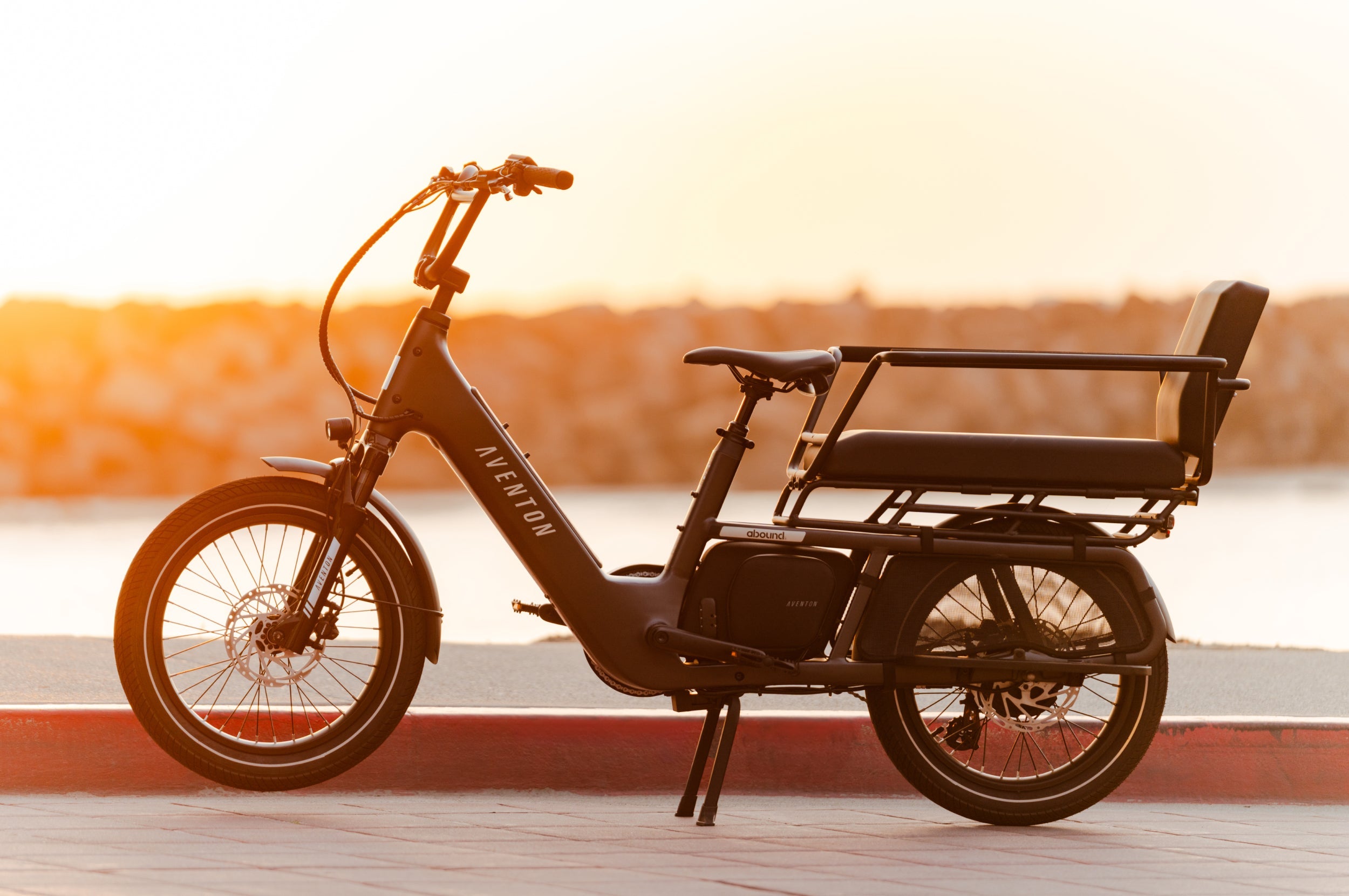 Aventon Abound LR Longtail Cargo E-Bike